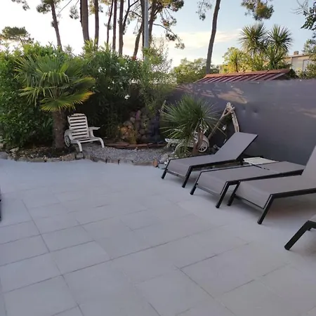 Châlet Proche Plage Avec Piscine Privée Et Jacuzzi.